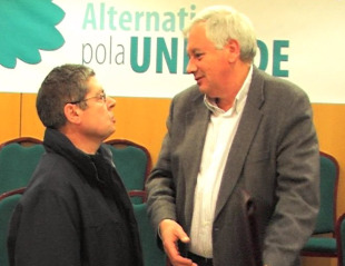 Vázquez, ao remate da rolda de prensa fala cos compañeiros